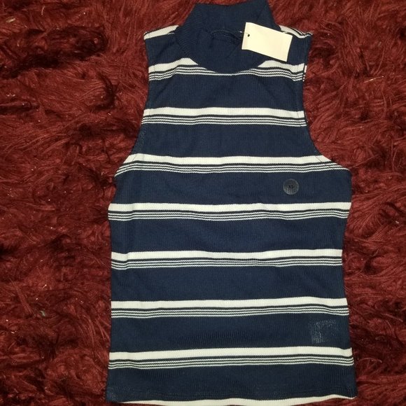 Sleeveless Turtleneck Crop Top - Picture 1 of 1